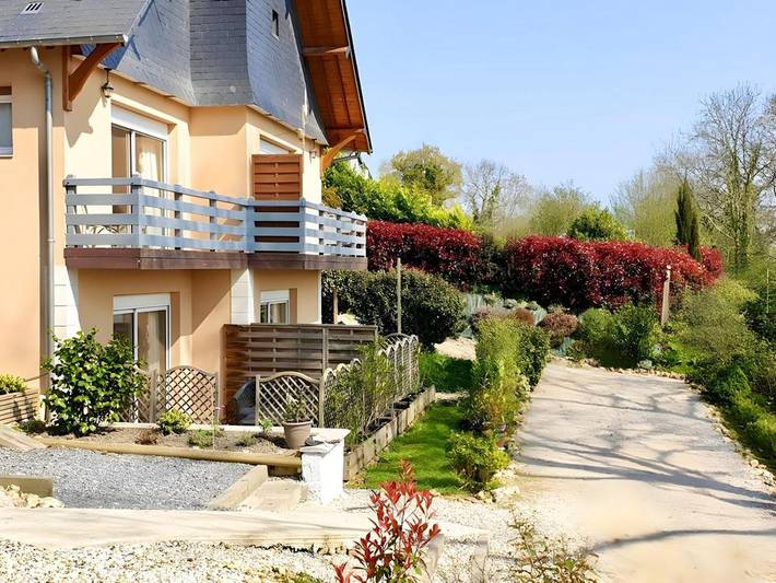 Location de vacances pour 23 personnes, avec Balcon et Terrasse ainsi que Jardin et Vue à Équemauville