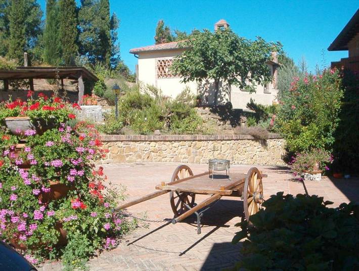 Location de vacances pour 3 personnes, avec piscine ainsi que vue et jardin à Montepulciano - 3
