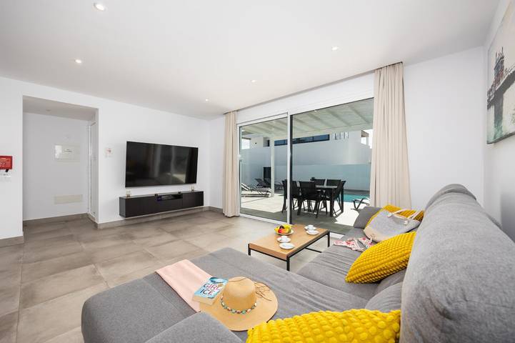 Villa für 6 Personen mit Terrasse in Puerto Calero, Yaiza