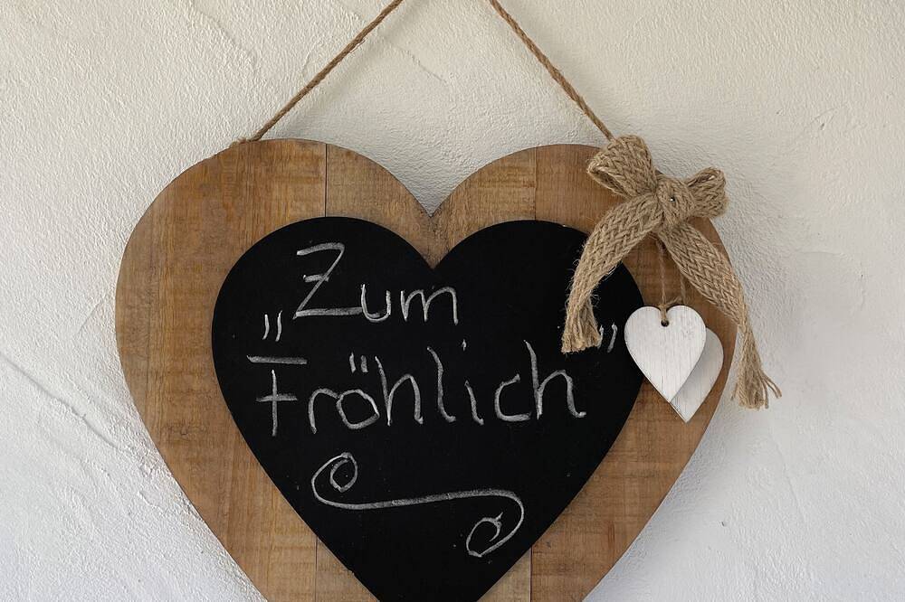 Ganze Wohnung, Zum Fröhlich. Ruhige und sehr schöne Ferienwohung mit großem Garten, Carport in Großweil, Das Blaue Land