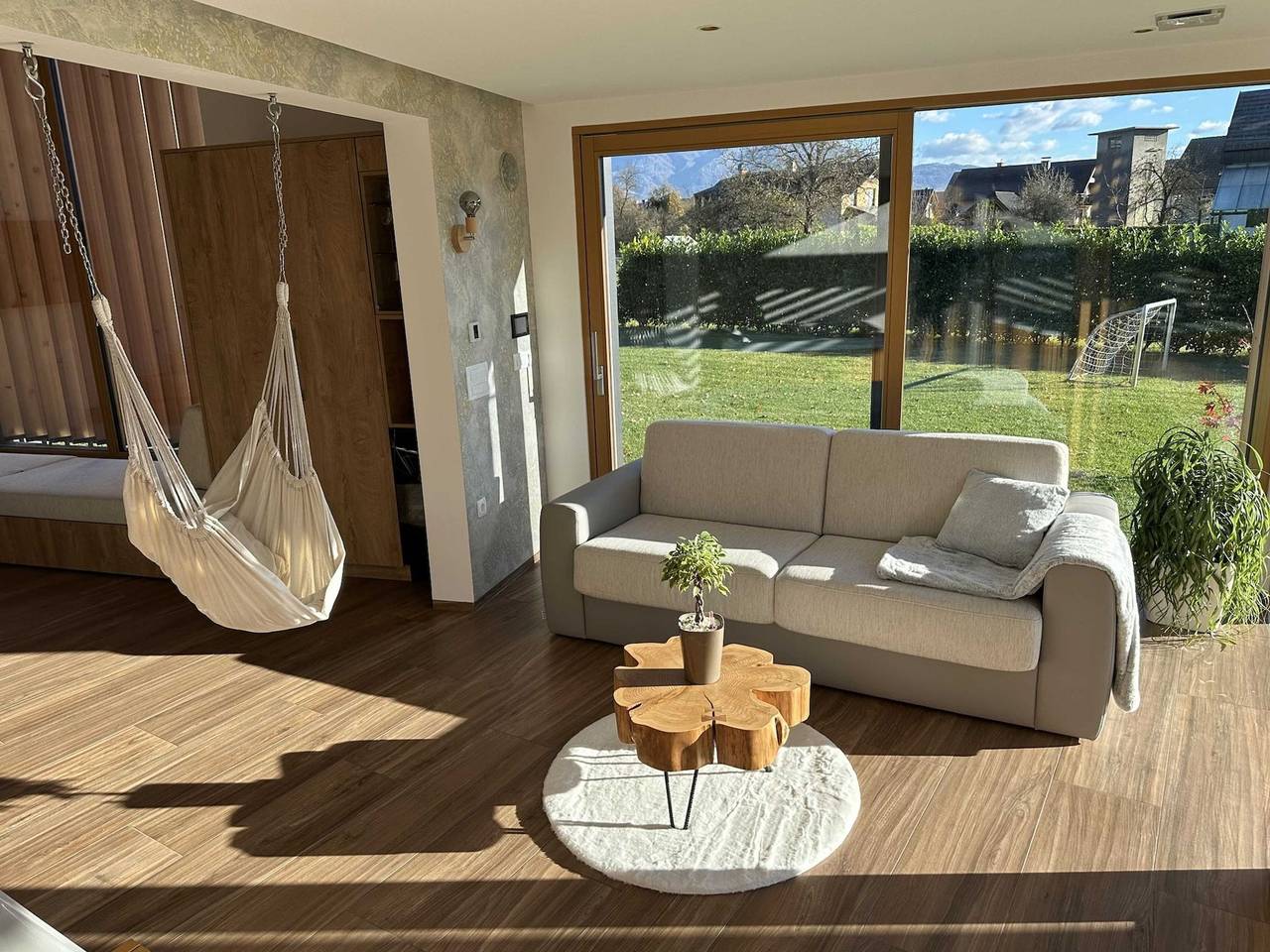 Elegant Warm Bliss Hideaway Escape Lodge - Holiday Home with Hot-Tub in Zentralslowenien