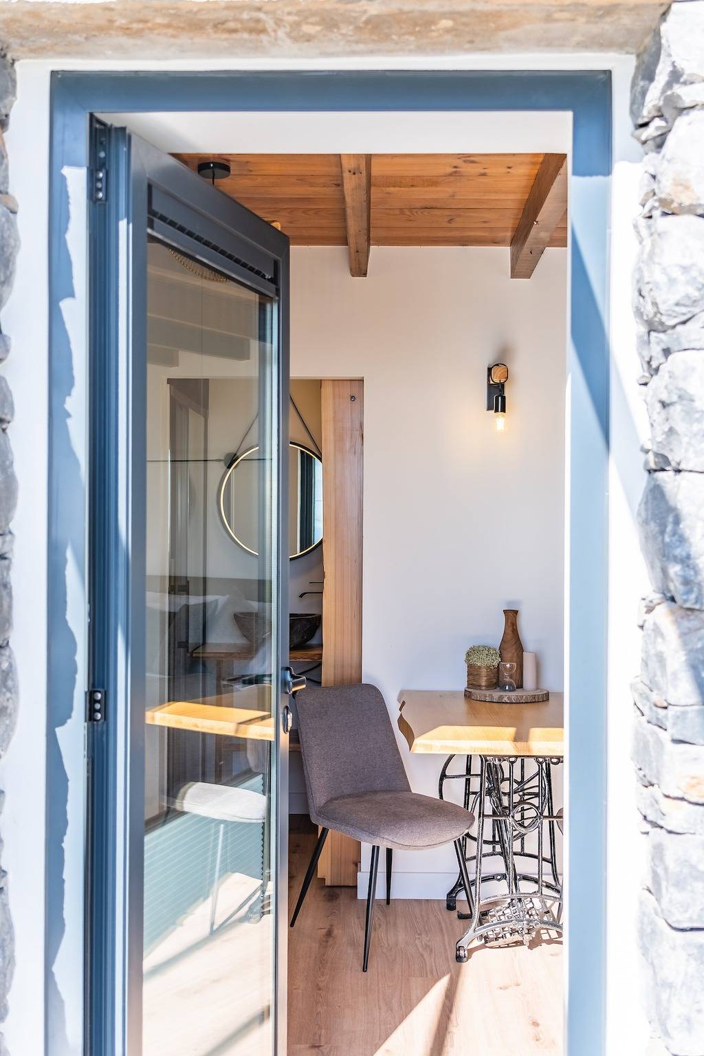Ganzes Studio, Studio-Apartment 'Ocean View Rock House' mit Balkon und Wlan in Caniço, Madeira