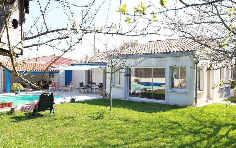 Location de vacances pour 8 personnes, avec terrasse et piscine dans Chagnolet - 3
