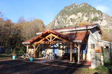 Gîte pour 6 personnes, avec jardin et vue, animaux acceptés à Surba