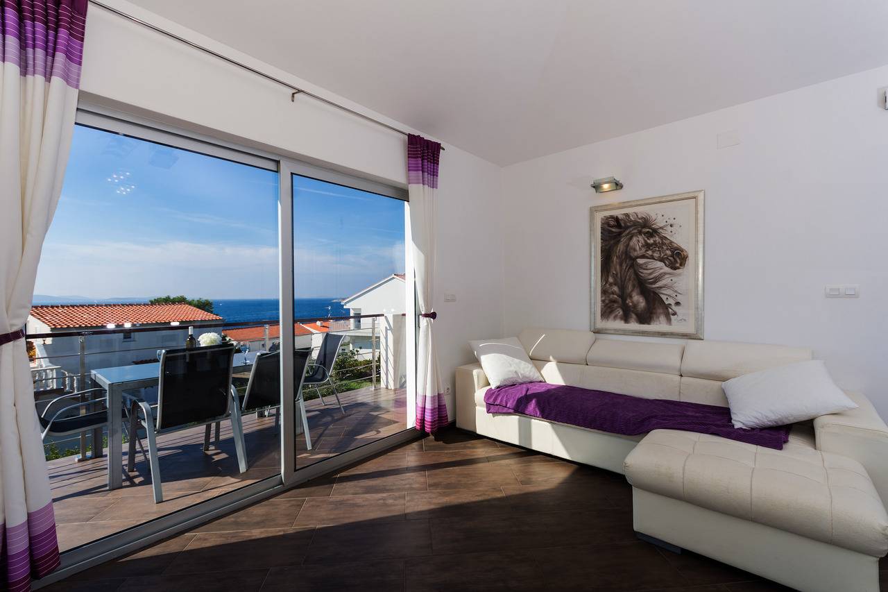 Ganze Wohnung, Amaizing Meerblick in der Mitte und in der Nähe des Strandes in Tribunj, Šibenik-Knin