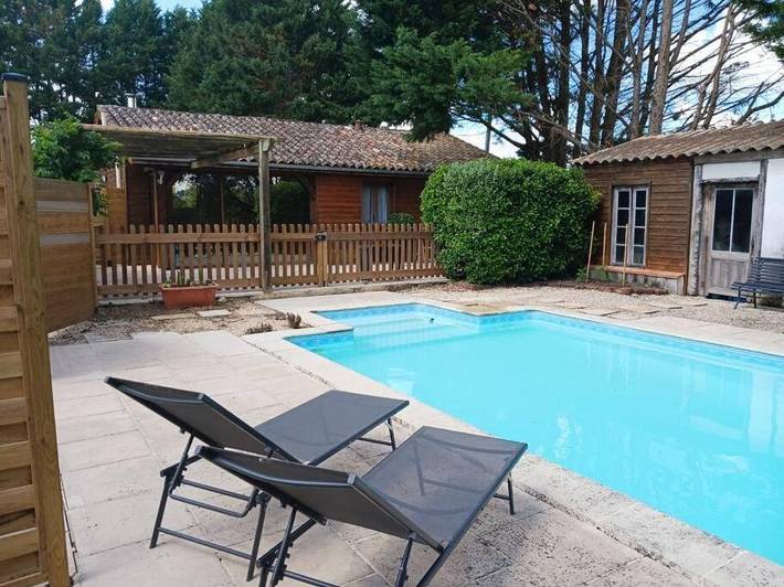 Gîte pour 6 personnes, avec jardin ainsi que vue et piscine à Saint-Barthélemy-d'Agenais