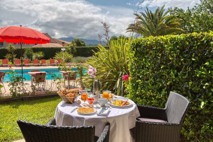 Hôtel pour 2 personnes, avec Terrasse ainsi que Jardin et Piscine à Prades