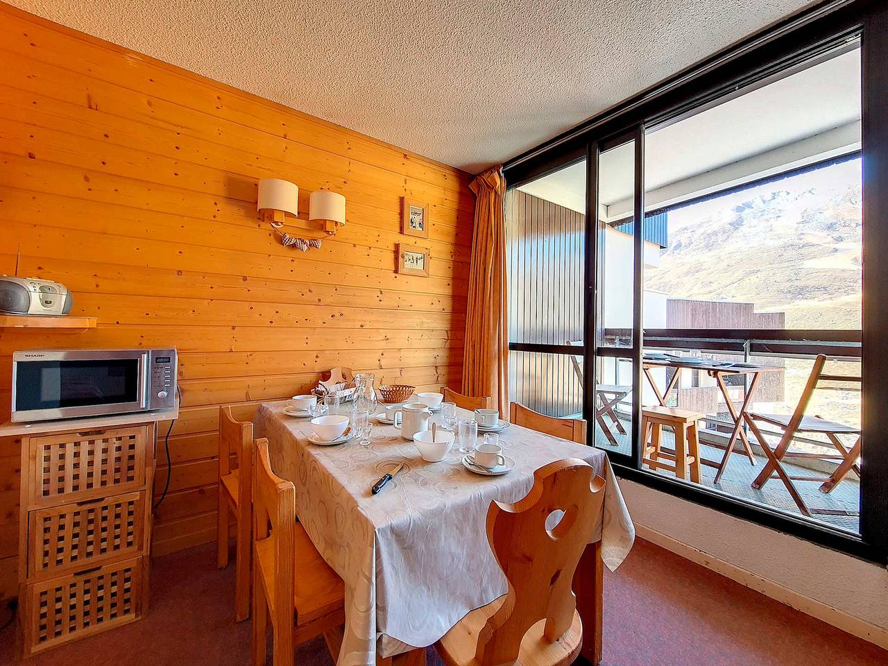 Entire apartment, Spacious apartment for 6, steps from slopes, balcony with Masse view in Saint-Martin-de-Belleville, Les Trois Vallées