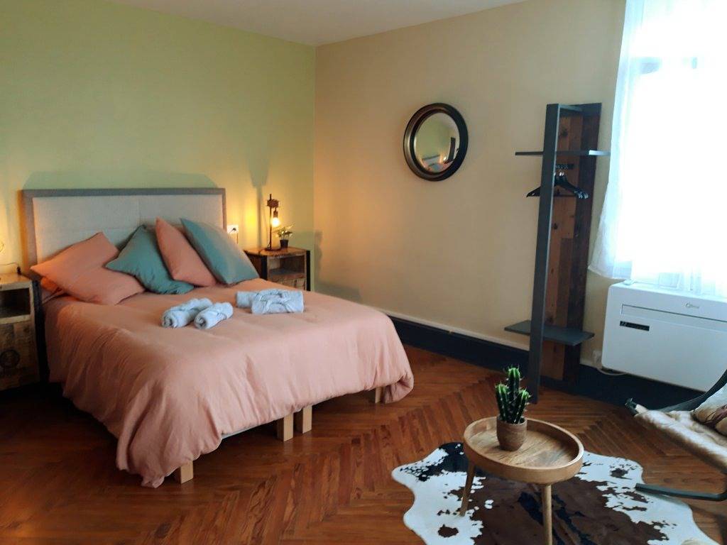 Chambre d'hôtes l'Oustalet, chez Stéphane à Alès - Chambre style industriel in Saint-Hilaire-de-Brethmas, Région d'Alès