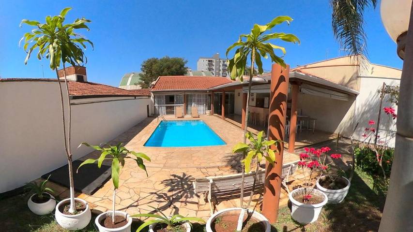 Casas e apartamentos de temporada para 7 pessoas, com vista e jardim e ainda piscina em Ribeirão Preto