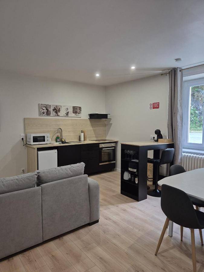Gîte pour 4 personnes, avec vue et terrasse à Carhaix-Plouguer