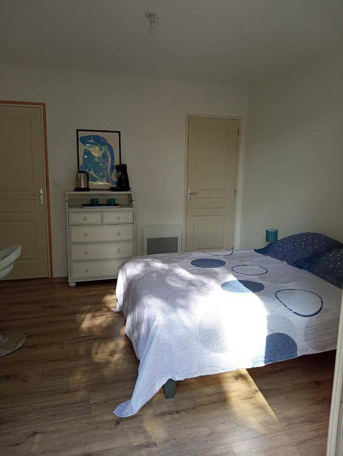 Appartement de vacances entier, Chambre au calme entourée par la nature. in Saint-Léon-sur-Vézère, Périgord Noir