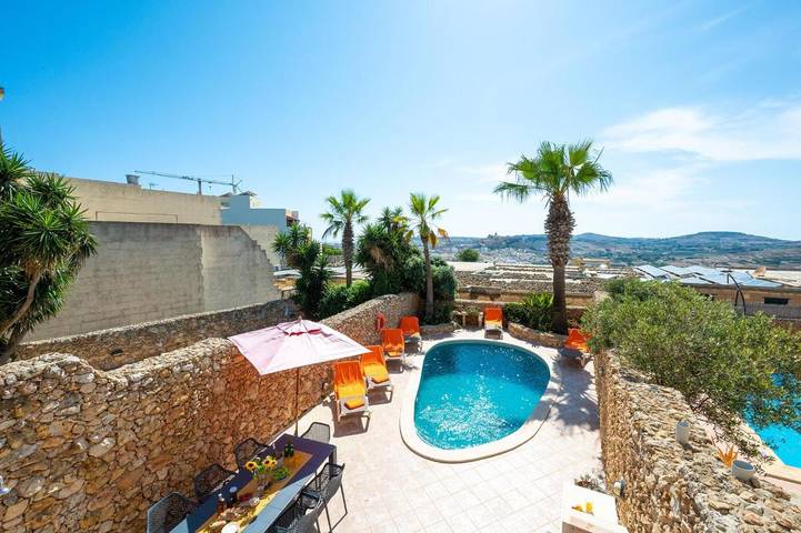 Casa rural para 9 pessoas, com jardim e piscina e ainda terraço, com animais de estimação em Malta