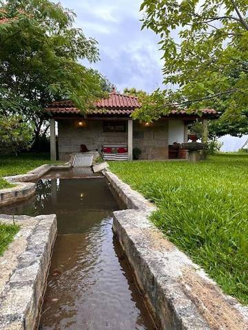 Gîte pour 4 personnes, avec jardin dans Friastelas