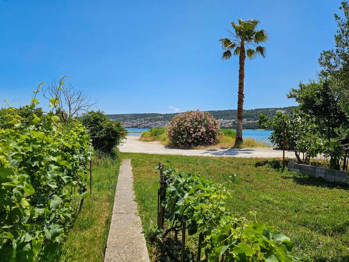 Ferienwohnung für 7 Personen, mit Terrasse und Garten in Trogir - 3