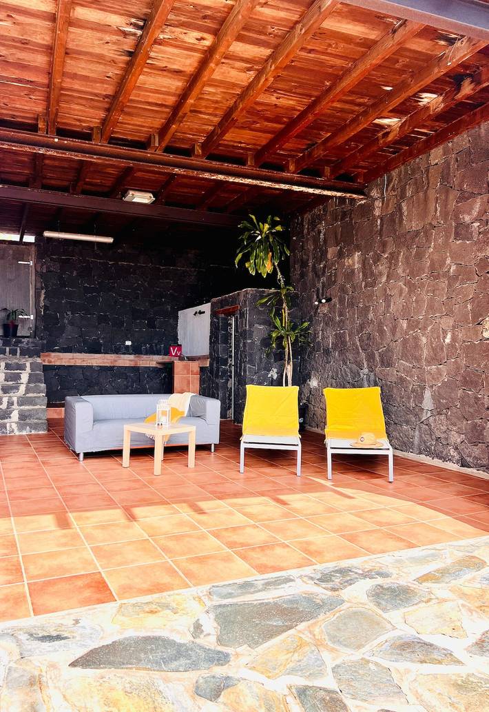 Apartamento entero, Vacaciones 'La Majada De Machín' con vistas al mar, Wi-Fi y aire acondicionado in Tías, Lanzarote