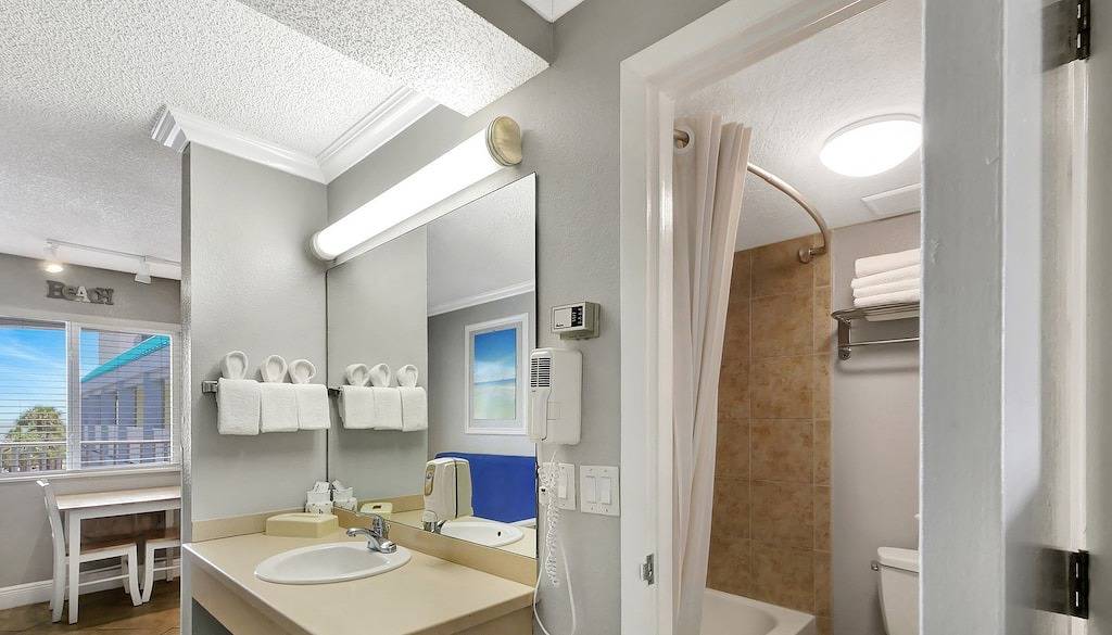 Ganze Wohnung, Pelican Pointe 422:Walk to Beach~Pool~Free Parking in Clearwater Beach, Clearwater