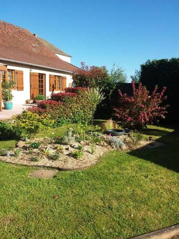 Gîte pour 5 personnes, avec vue et jardin à Saint-Julien-de-Civry