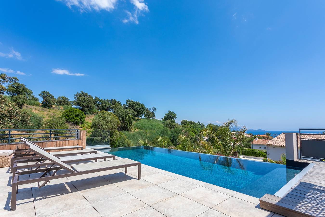 Villa « Belenos Piscine Vue Mer » avec vue sur la mer, Wi-Fi et climatisation in Roquebrune-sur-Argens, Côte méditerranéenne (France)