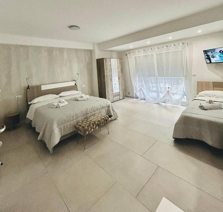 Chambre d’hôte pour 2 personnes, avec balcon ainsi que vue et piscine à Milazzo - 3