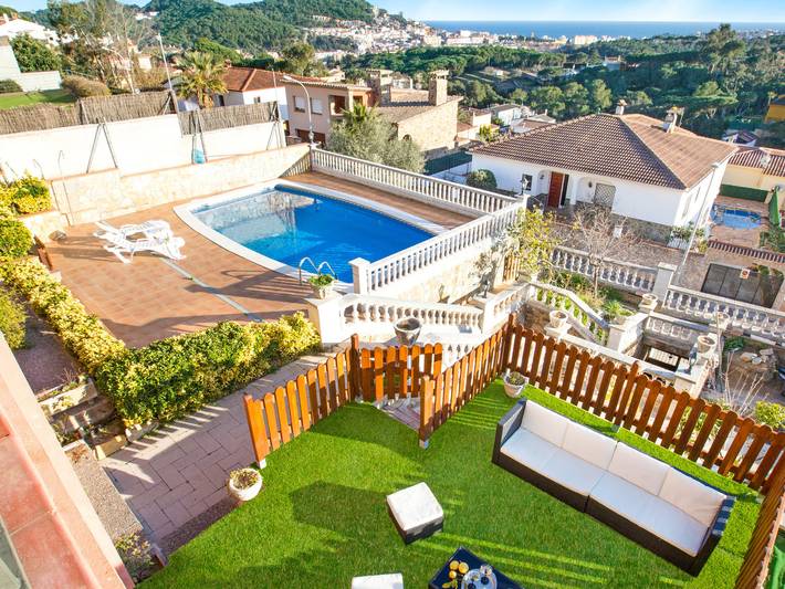 Ferienhaus für 9 Personen, mit Terrasse und Garten in Blanes - 3