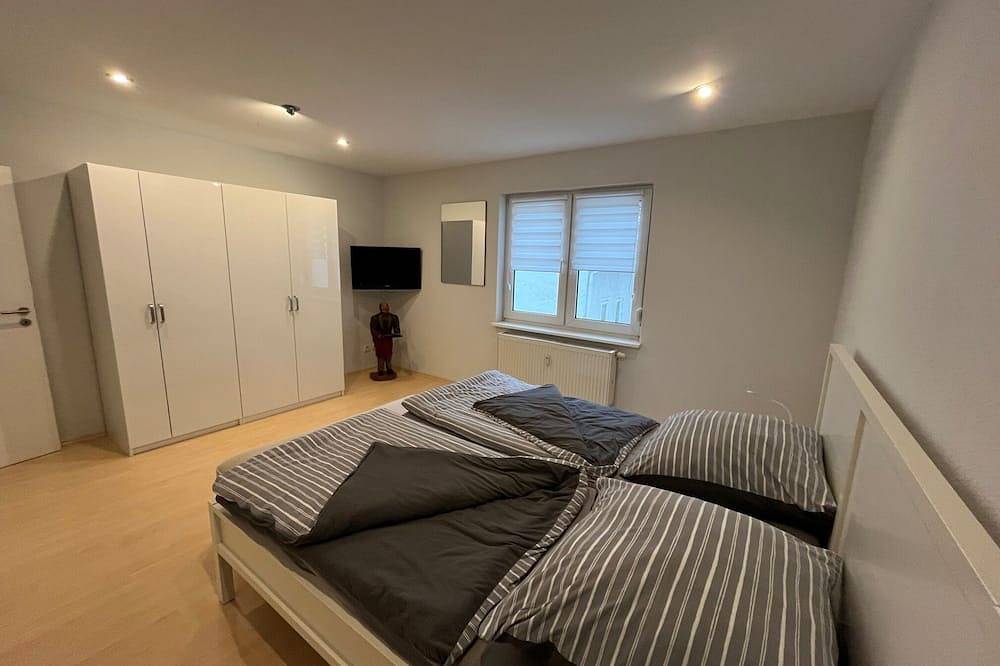 Apartamento entero, Fully equipped vacation apartment with loggia, whirlpool bath and massage shower in Bad Salzungen, Werratal