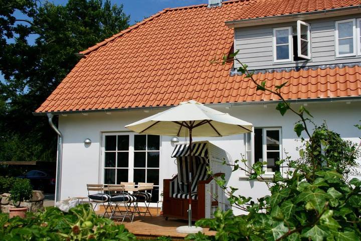 Ferienhaus für 4 Personen, mit Terrasse und Garten sowie Sauna in Rosenhagen
