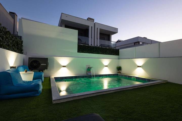 Casa de férias para 6 pessoas, com jardim e piscina em Fernão Ferro