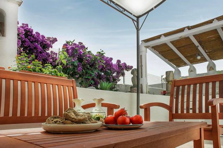 Apartamento de vacaciones para 6 personas, con vistas además de terraza y jardín, Se admiten mascotas - 1