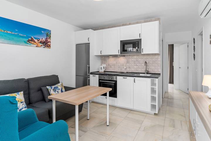 Entire apartment, Apartment 'Benalmadena 2' with Sea View, Wi-Fi and Air Conditioning in Torrequebrada, Benalmádena
