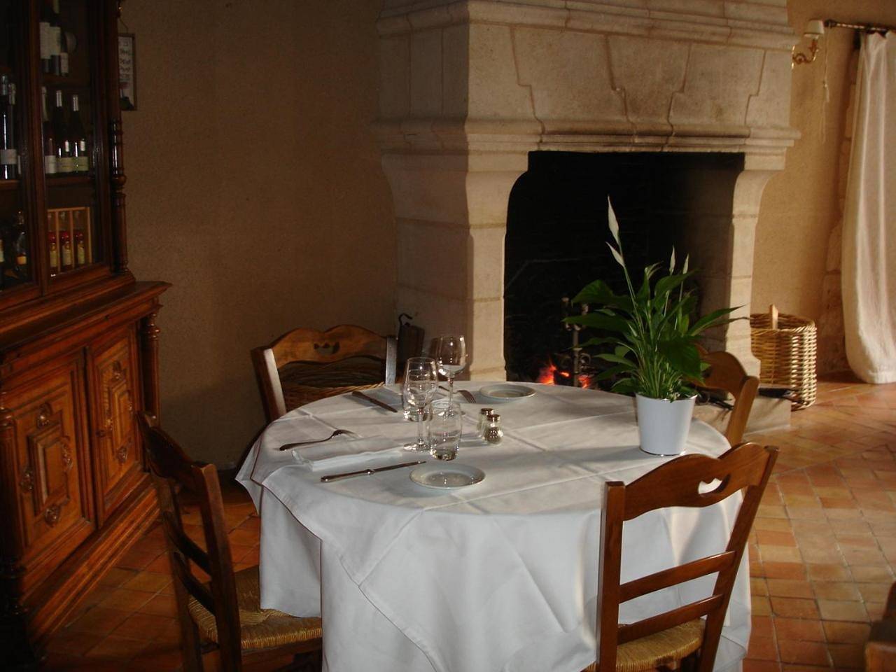 Comfort Single Room in Angles-sur-l'Anglin, Vienne (France)