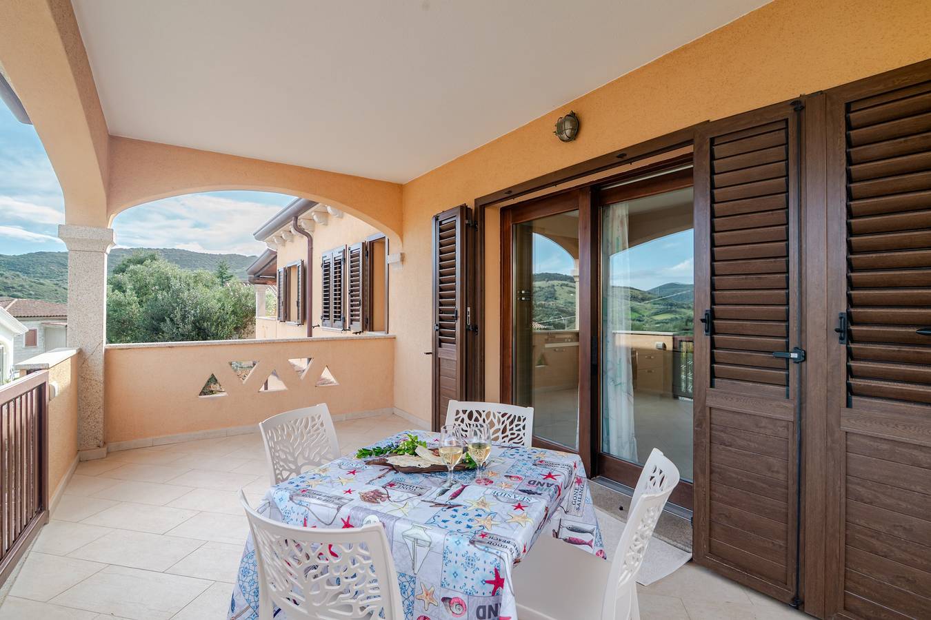 Appartamento intero, Appartamento 'Lucia' con Vista Montagna, Terrazza Privata e Aria Condizionata in Franculacciu, San Teodoro