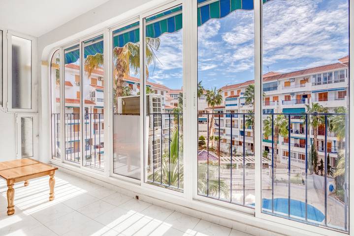 Geheel appartement, Appartement 'Playa La Mata' met Gedeeld Zwembad, Wi-Fi en Airconditioning in Torrevieja, Costa Blanca