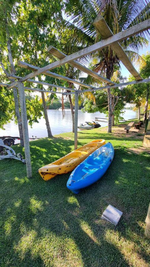 Casas e apartamentos de temporada para 12 pessoas, com jardim e piscina e ainda vista para o lago and vista, com animais de estimação em São Mateus
