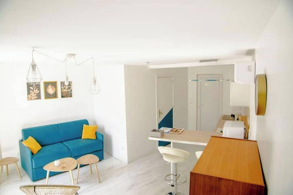 Appartement entier, ☀Spacieux studio de style scandinave☀ pour 2 pers. in Montignac, Périgord Noir