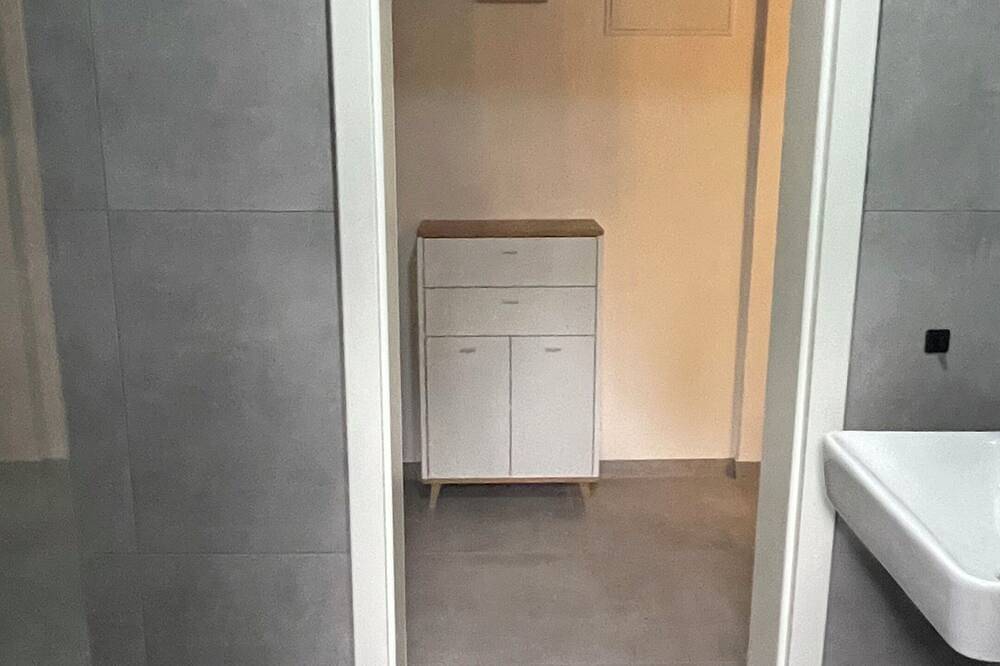 Ganze Wohnung, Oase im grünen Hinterhof (M), Eg,Ruhe, Carport, Pay-Tv, Kaffee&Tee,Fahrräder in Meiderich/Beeck, Duisburg