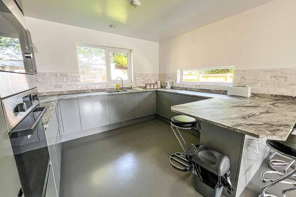 Well designed bungalow in the seaside resort of Hemsby, ref 99012B in Hemsby, Great Yarmouth