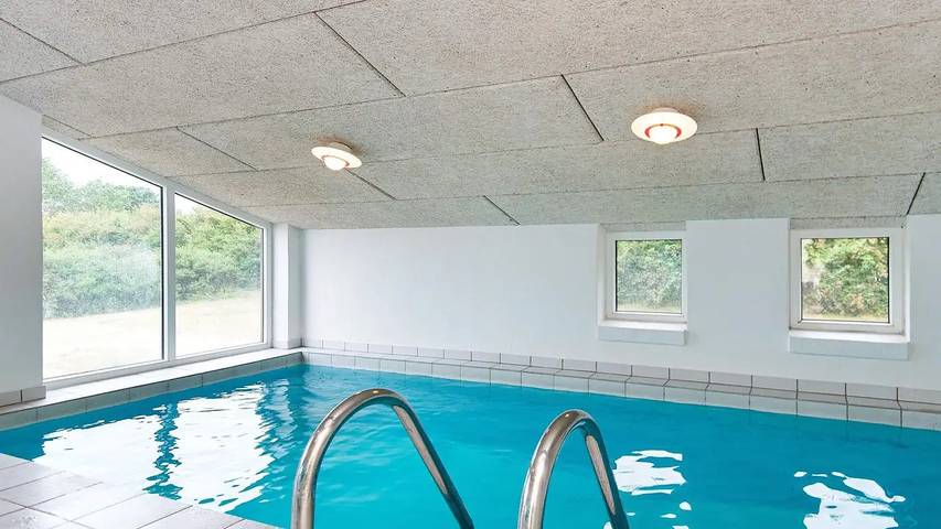 Ferienhaus für 11 Personen, mit Terrasse und Whirlpool sowie Sauna und Pool, mit Haustier