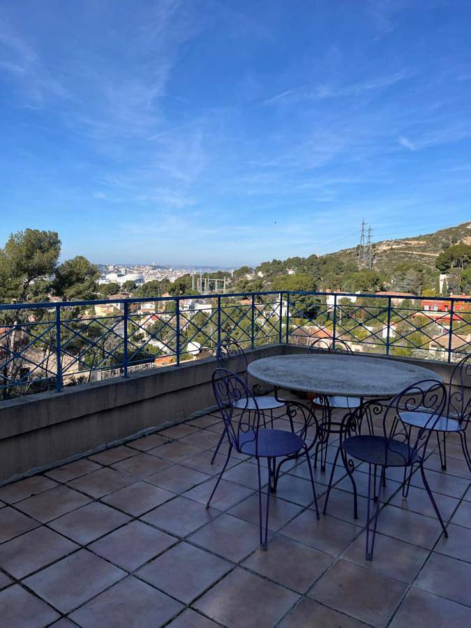 Chambre d’hôte pour 2 personnes, avec jardin ainsi que vue et terrasse dans Parc national des Calanques