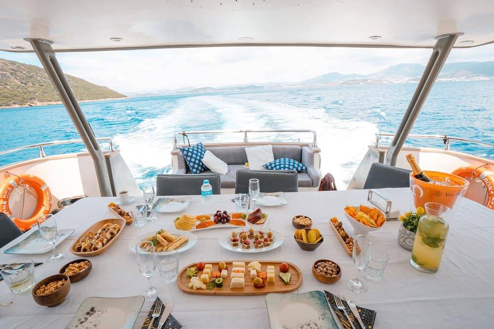 Bona Dea | 27m San Lorenzo Yacht – Bodrum in Bodrum, Provinz Muğla