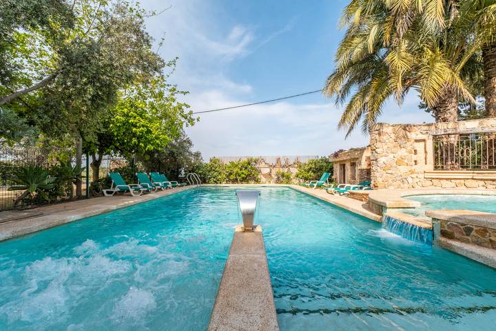 Chalet para 10 personas, con jardín además de jacuzzi y piscina para niños - 1