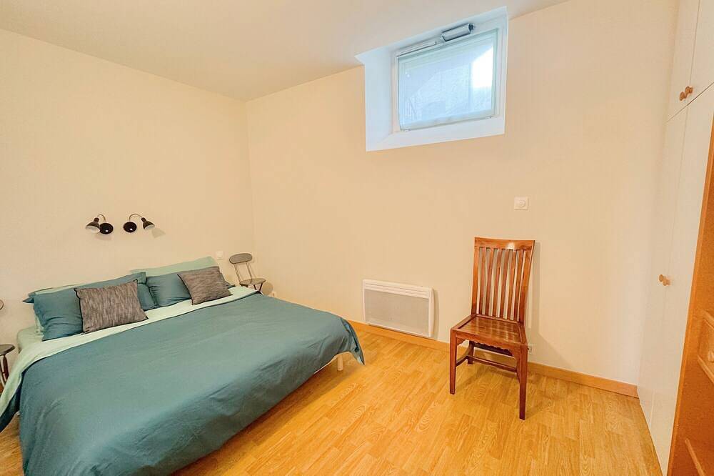 Entire apartment, Renovated Apartment in the Heart of Pont-l’Abbé – River View, Near the Ocean in Pont-l'Abbé, Quimper region