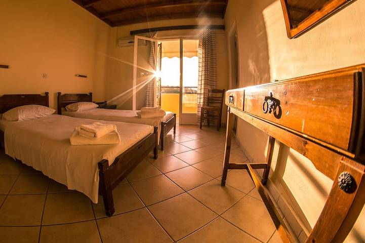 Gîte pour 4 personnes, avec terrasse dans Égine - 4