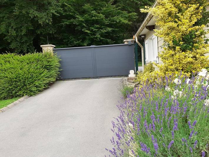 Location de vacances pour 2 personnes, avec terrasse et vue dans La Neuville-aux-Joûtes - 2