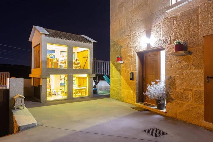 Casa rural para 10 personas, con piscina además de jacuzzi y jardín en Poyo