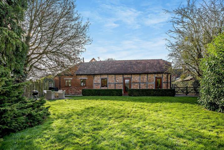 Cottage for 4 people, with garden, with pets in Worcestershire