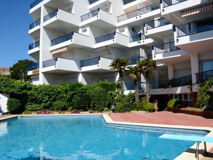 Ganze Wohnung, Geräumige Ferienwohnung in L'Escala für 6 Personen mit Gemeinschaftspool, nahe Strand und Supermarkt in l'Escala, Oberampurien