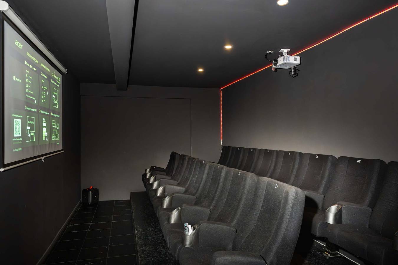 Belmonte Xxl | 38 Guests | Wellness & Entertainment in Bendorf, Landkreis Mayen-Koblenz