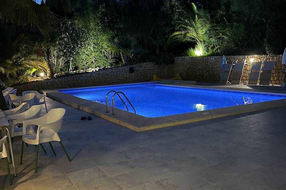 Benidorm.  Private villa with pool & air conditioning. Sleeps up to 25. in Benidorm, Costa Blanca