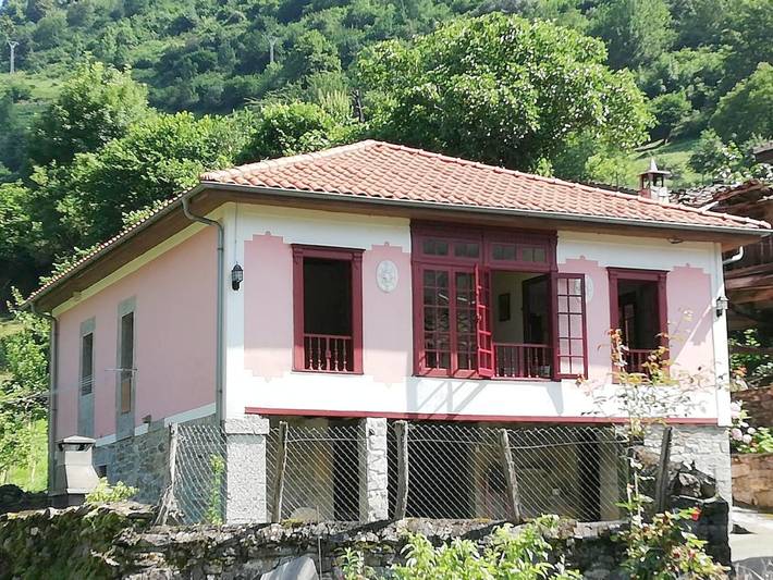 Casa rural para 6 personas, con Terraza además de Jardín y Vistas en Belmonte de Miranda - 2